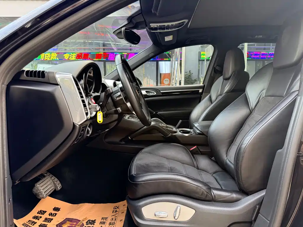 PORSCHE CAYENNE