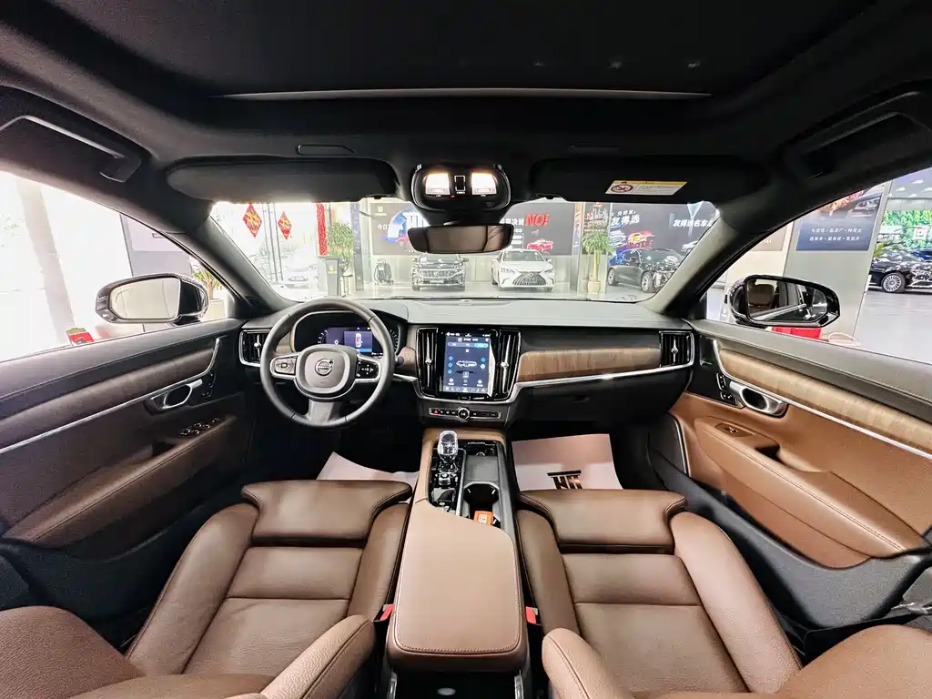 Volvo S90 2024 B5 Luxury