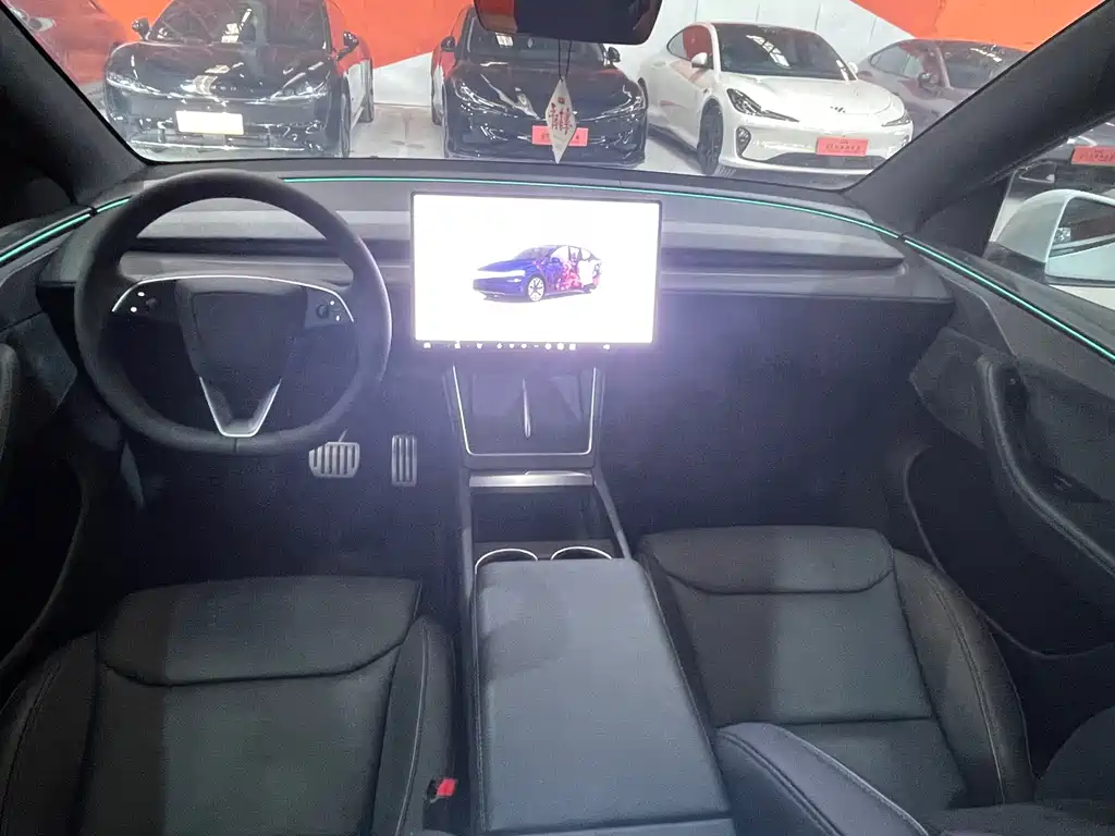 Tesla Model Y L