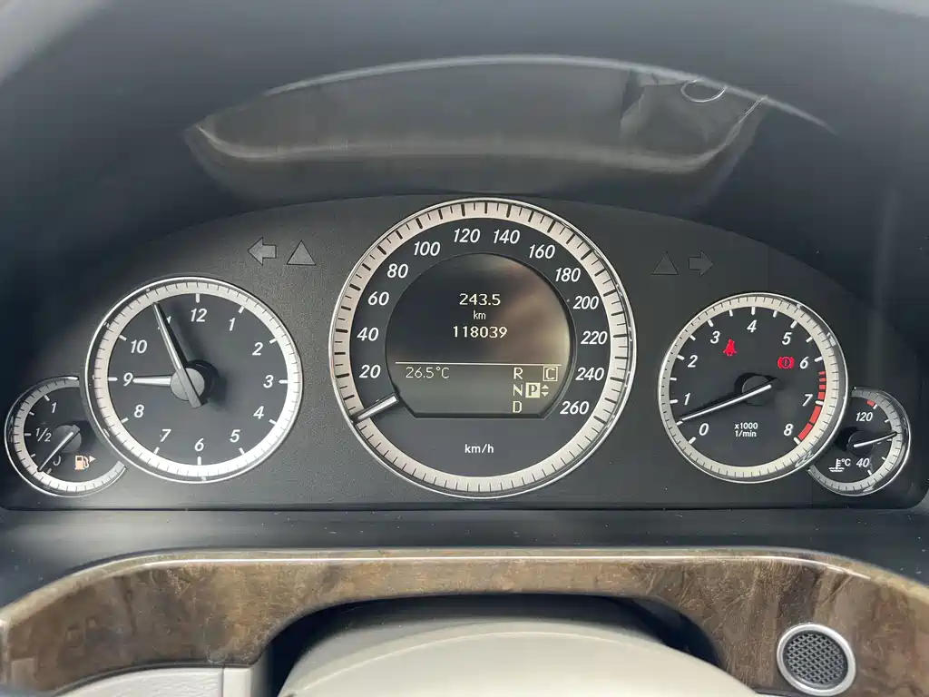 Mercedes-Benz E-Class — миниатюра 11