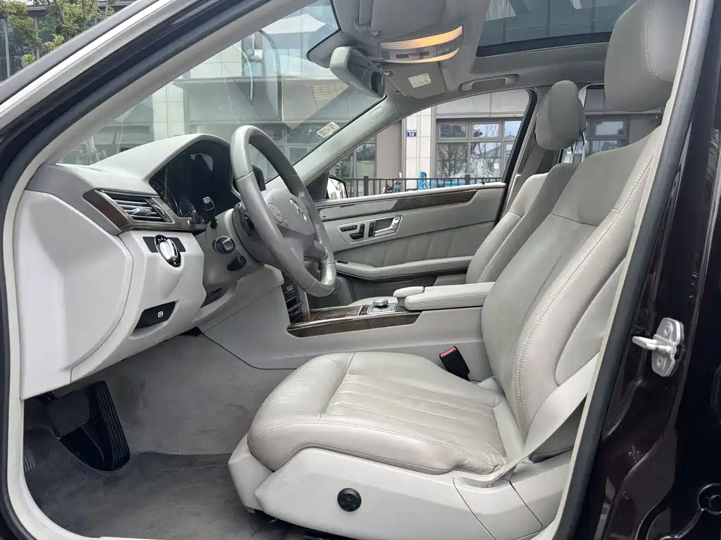 Mercedes-Benz E-Class — миниатюра 8