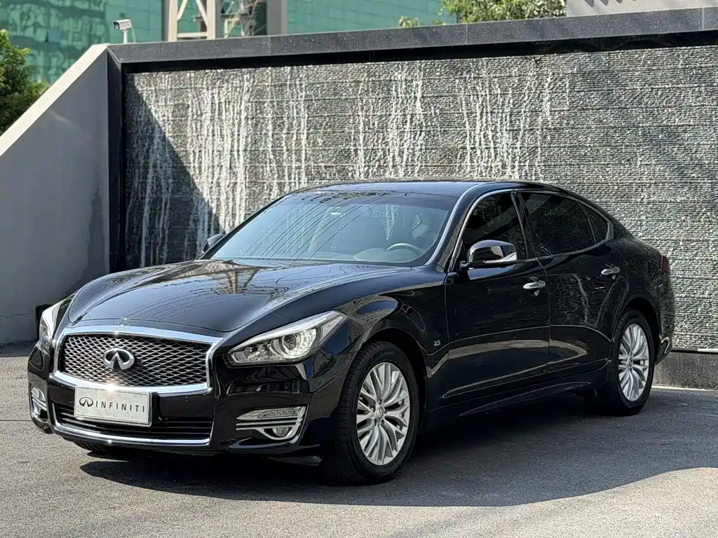 Infiniti Q70