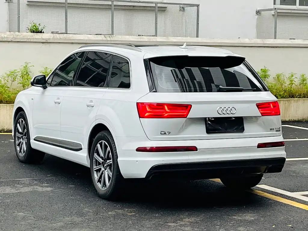 Audi Q7 2018 45 TFSI Luxury