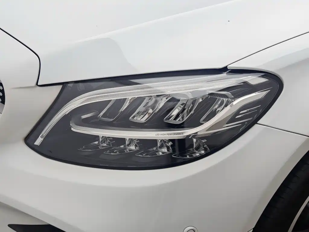 Mercedes-Benz C-Class — миниатюра 8