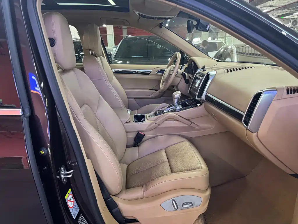 Porsche Cayenne — миниатюра 16