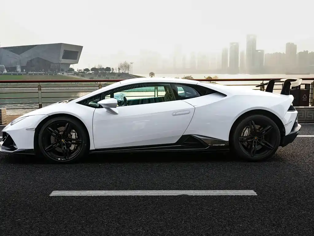 LAMBORGHINI HURACÁN
