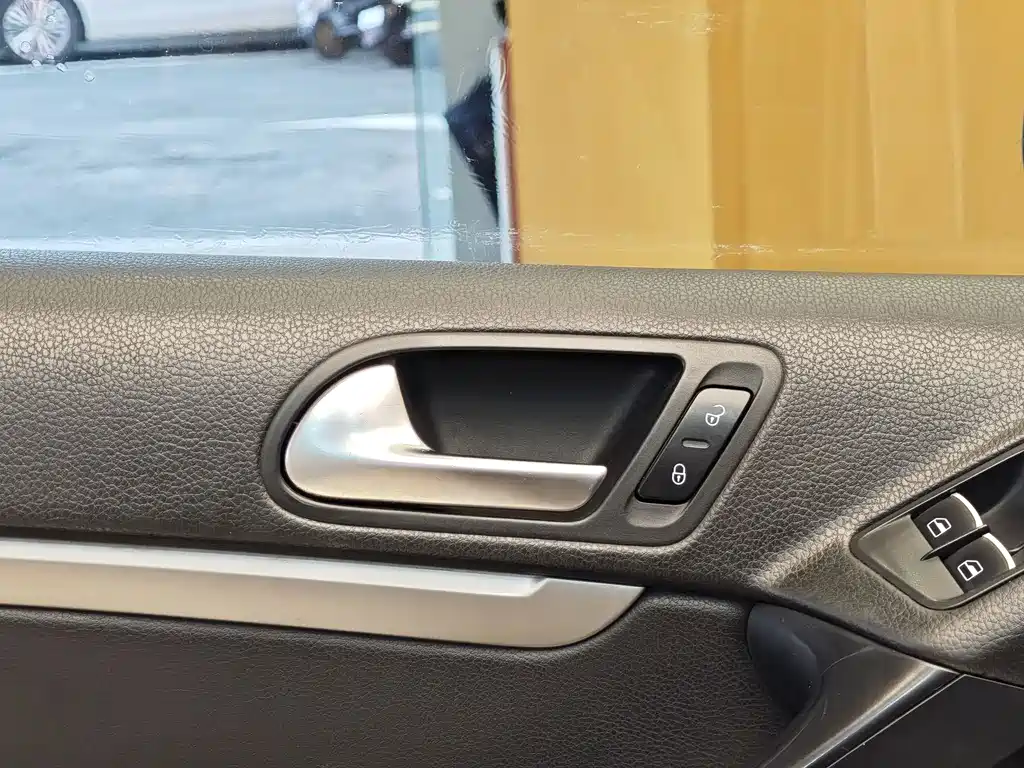 Volkswagen Tiguan 2015 1.8TSI AT Luxury