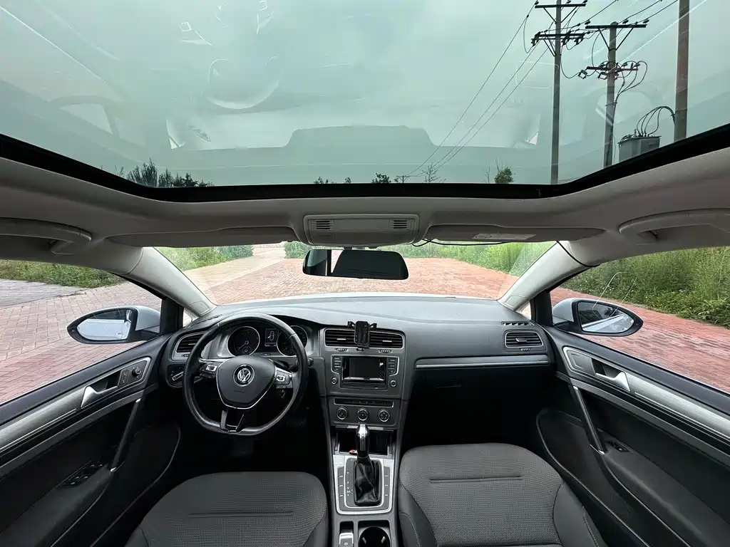 Volkswagen Golf 2016 230TSI AT Comfort