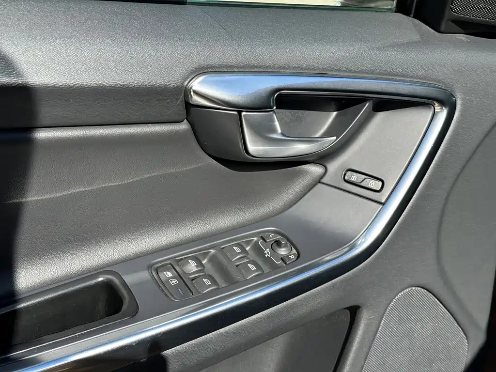 Volvo XC60 (Import) — миниатюра 9