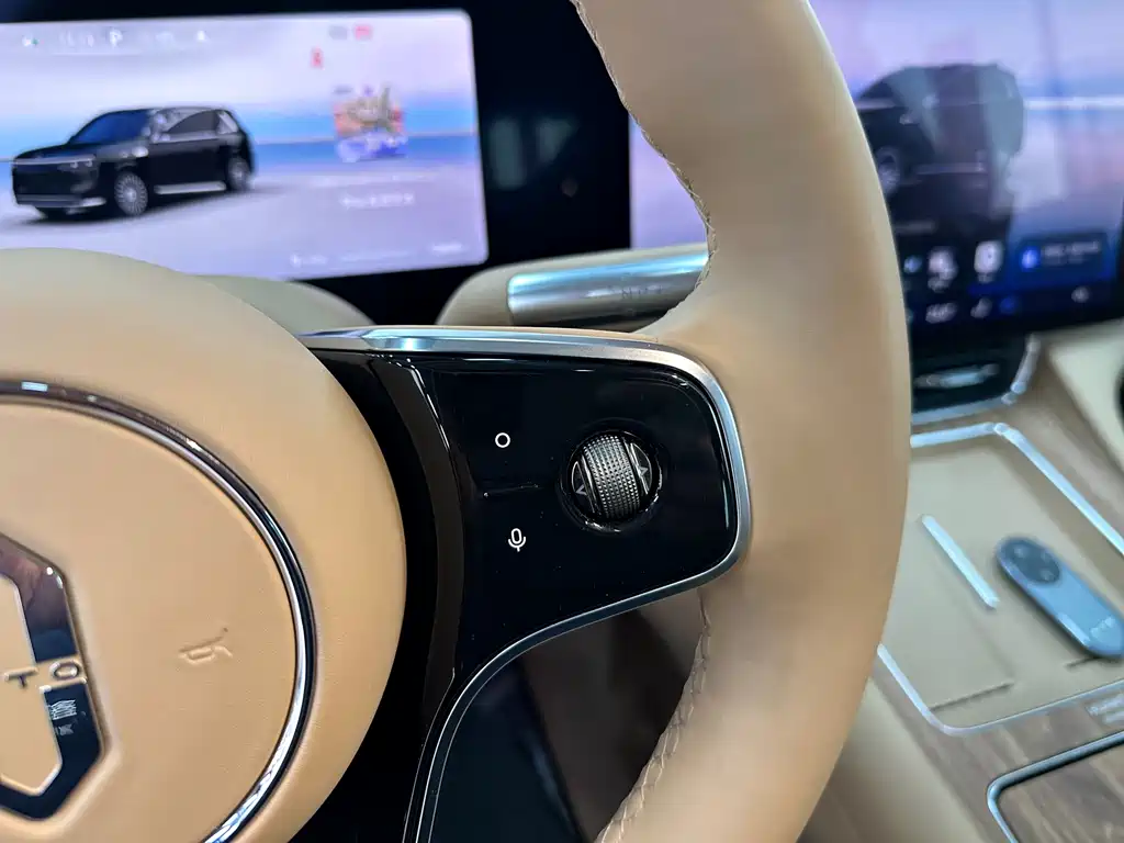 AITO ASK THE WORLD M8