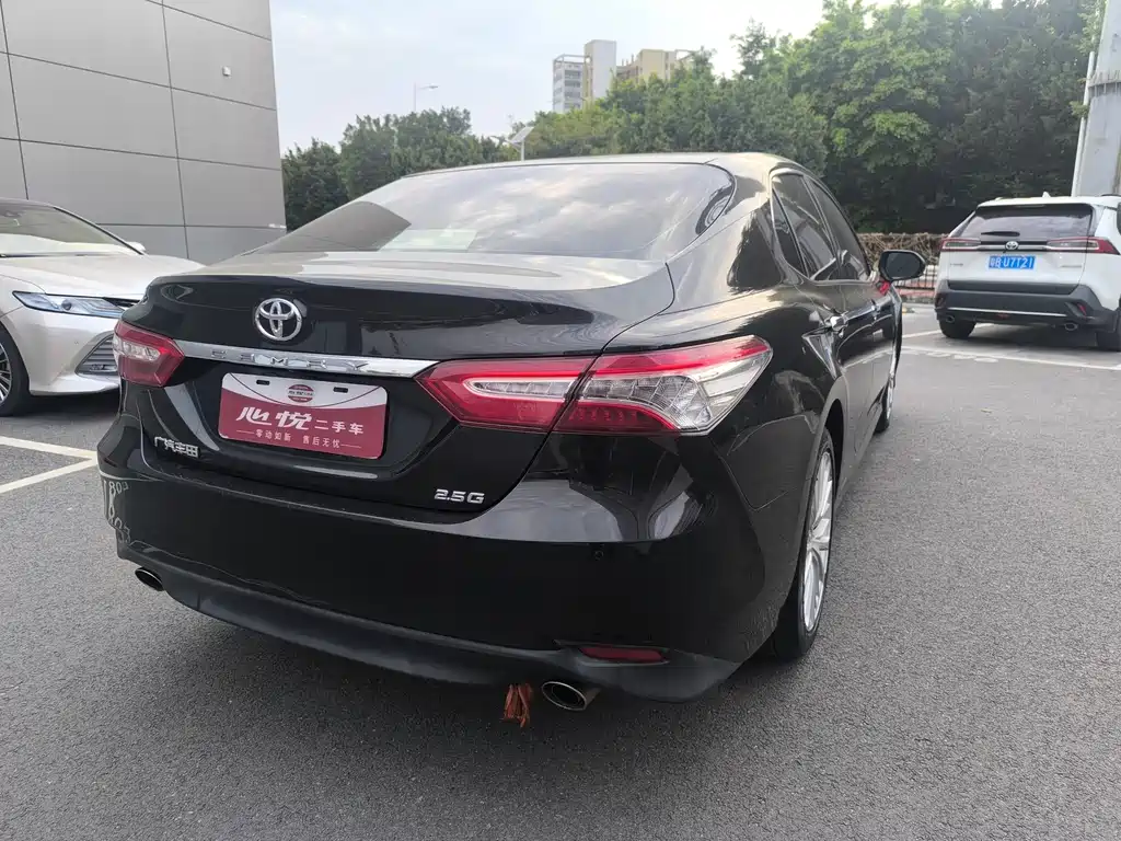 TOYOTA CAMRY