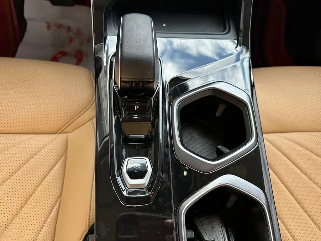Geely Boyue L — миниатюра 10