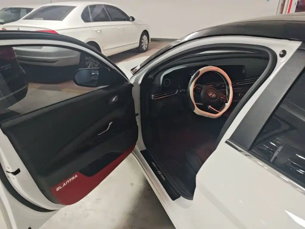 Hyundai Elantra — миниатюра 12