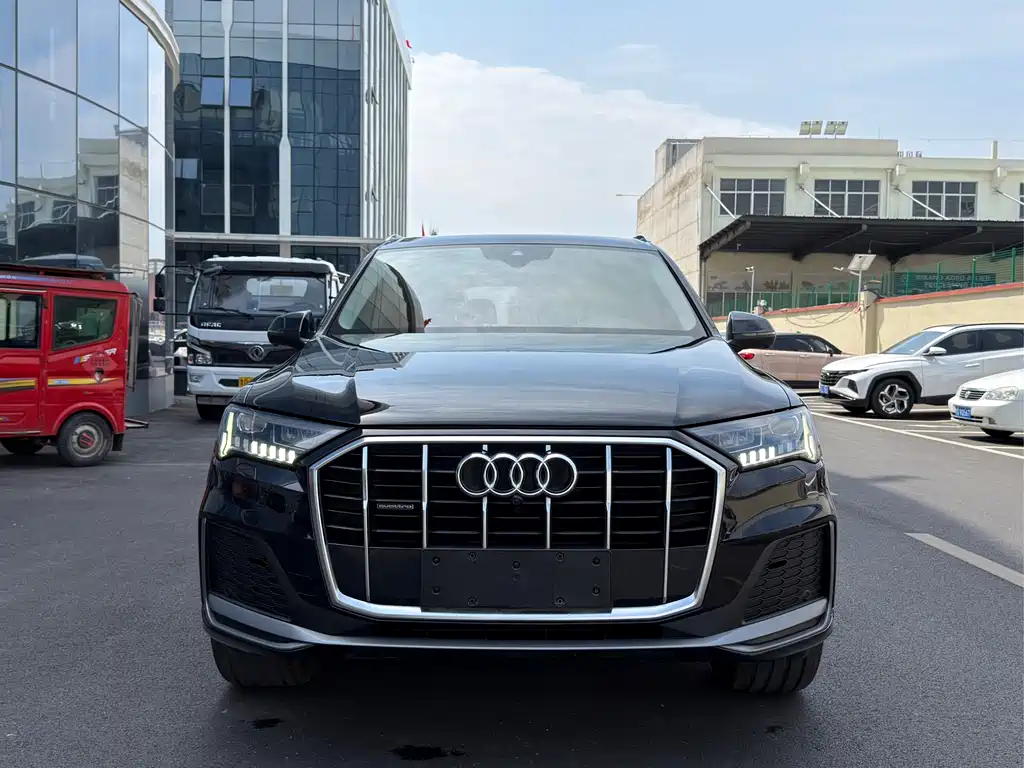 Купить Audi Q7