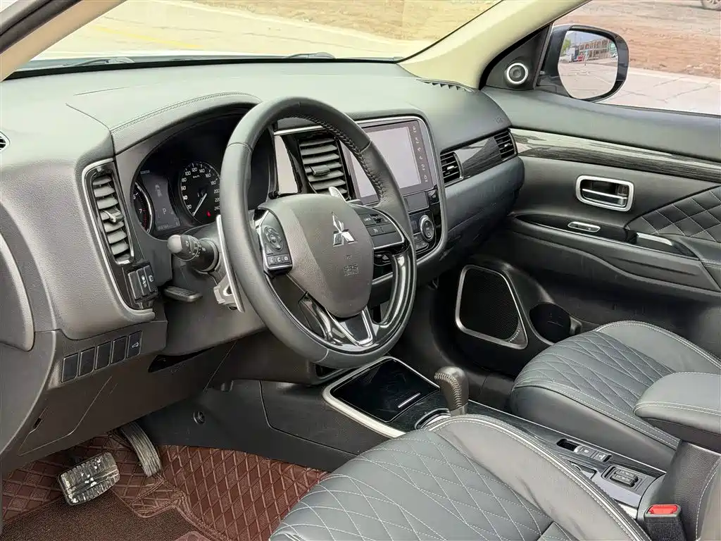 Mitsubishi Outlander 2.4L 4WD Enjoy Edition 7 seats, фото 11