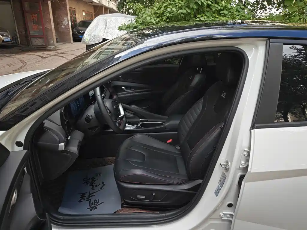 Hyundai Elantra — миниатюра 12