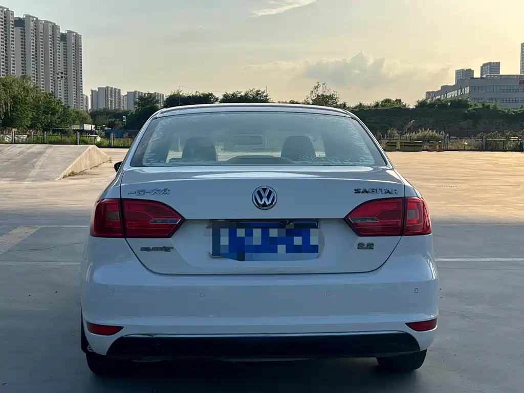 Volkswagen Sagitar 2014 1.6L MT Comfort