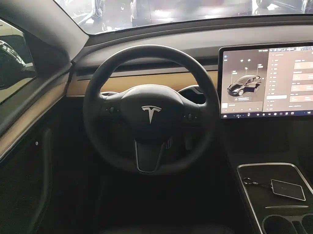 Tesla Model Y 2022 — фото 10