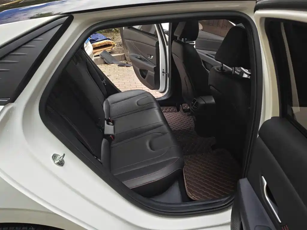 Hyundai Elantra — миниатюра 16