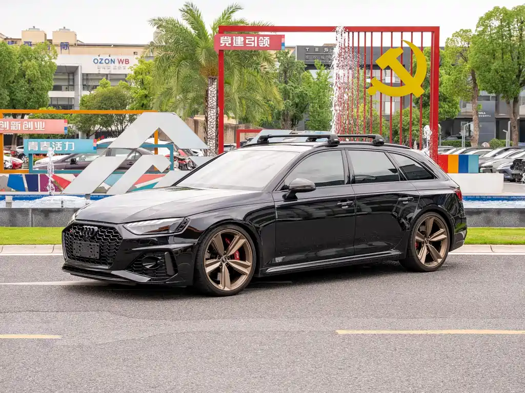 Купить Audi RS 4