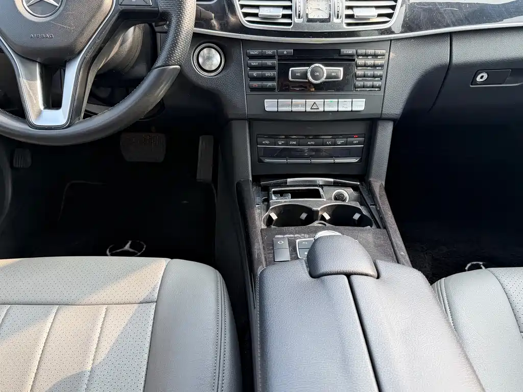 Mercedes-Benz E-Class — миниатюра 13