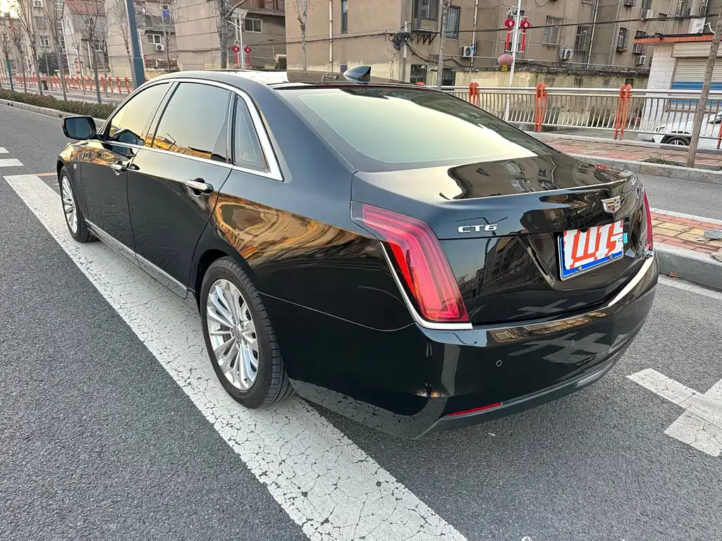 CADILLAC CT6