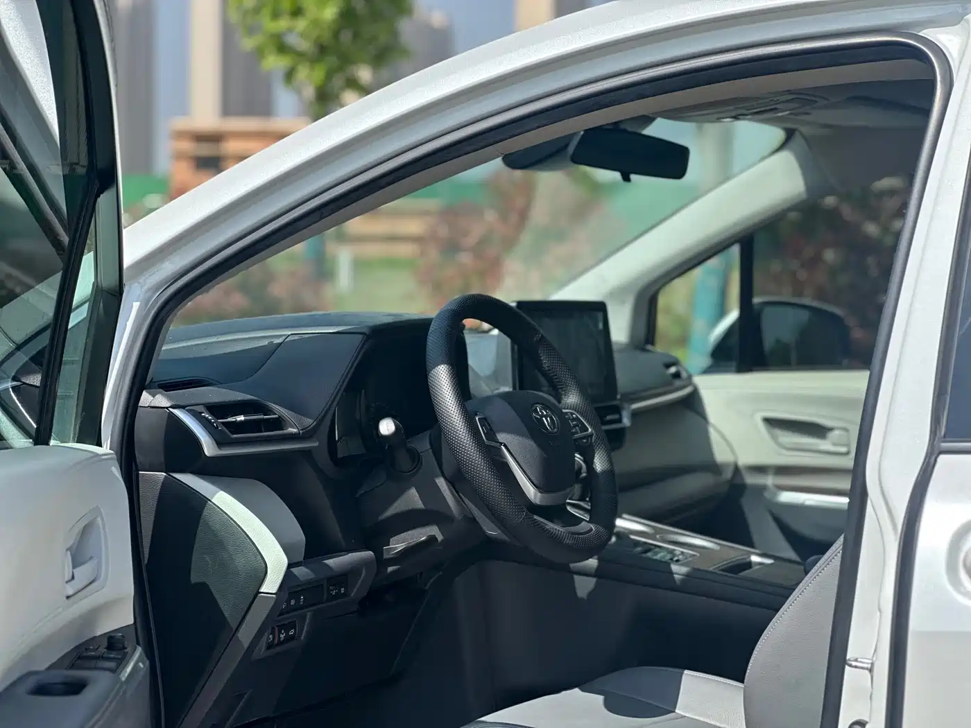 Toyota Sienna 2024 Белый из Китая
