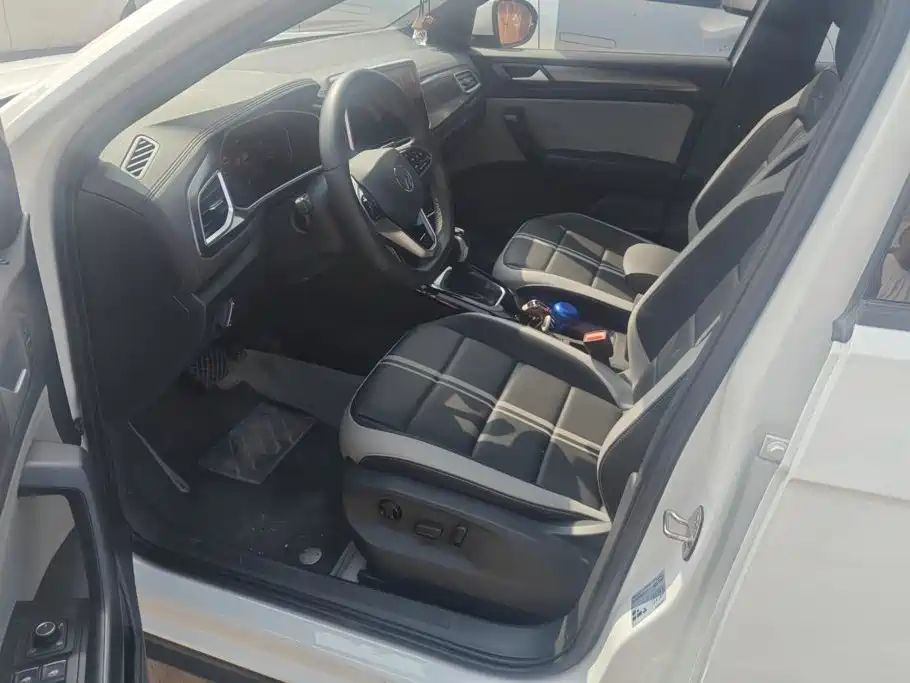 Volkswagen T-Roc — миниатюра 9