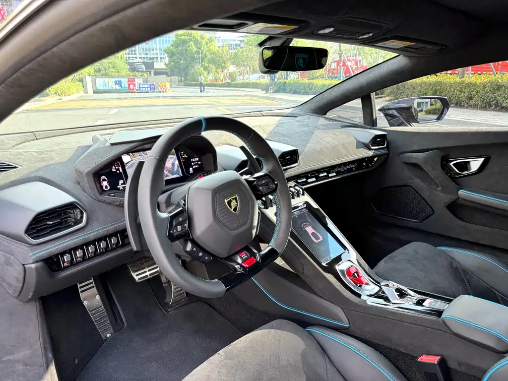 LAMBORGHINI HURACÁN