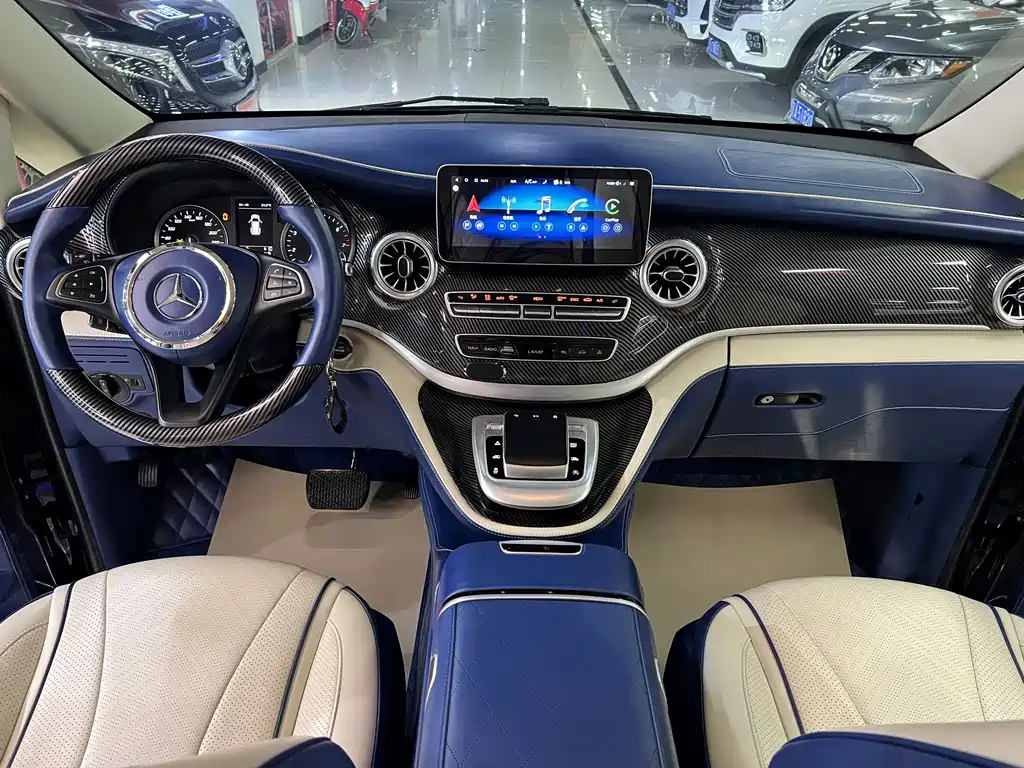 Mercedes-Benz Vito 2023 2.0T 7 мест