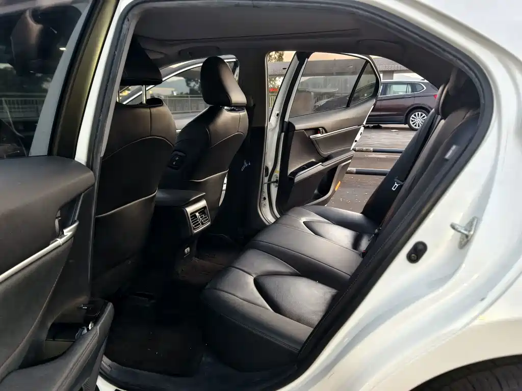 Toyota Camry — миниатюра 9