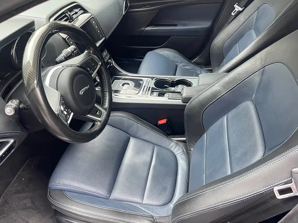 JAGUAR  XE