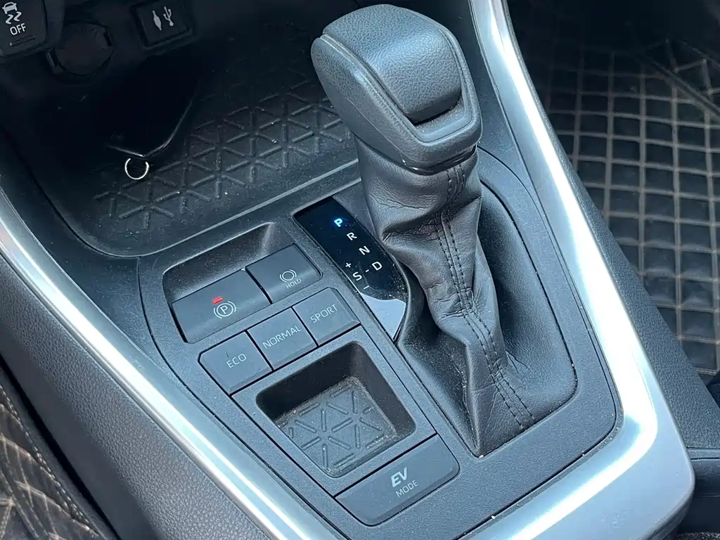 Toyota RAV4 — миниатюра 21