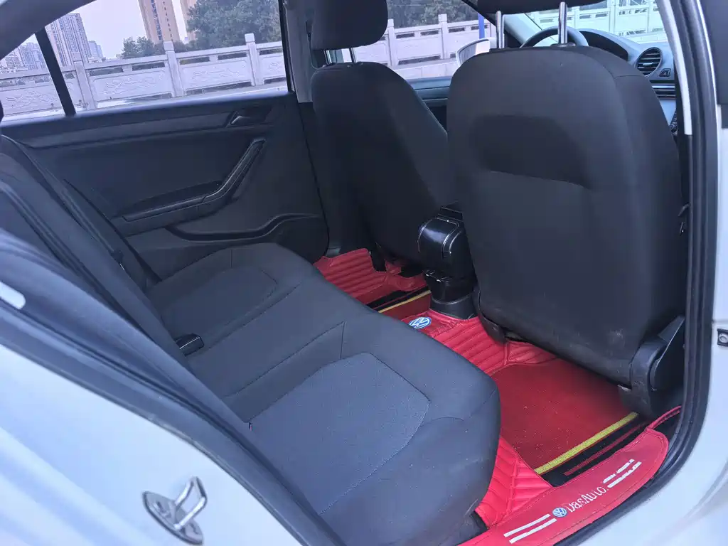 Volkswagen Jetta — миниатюра 10