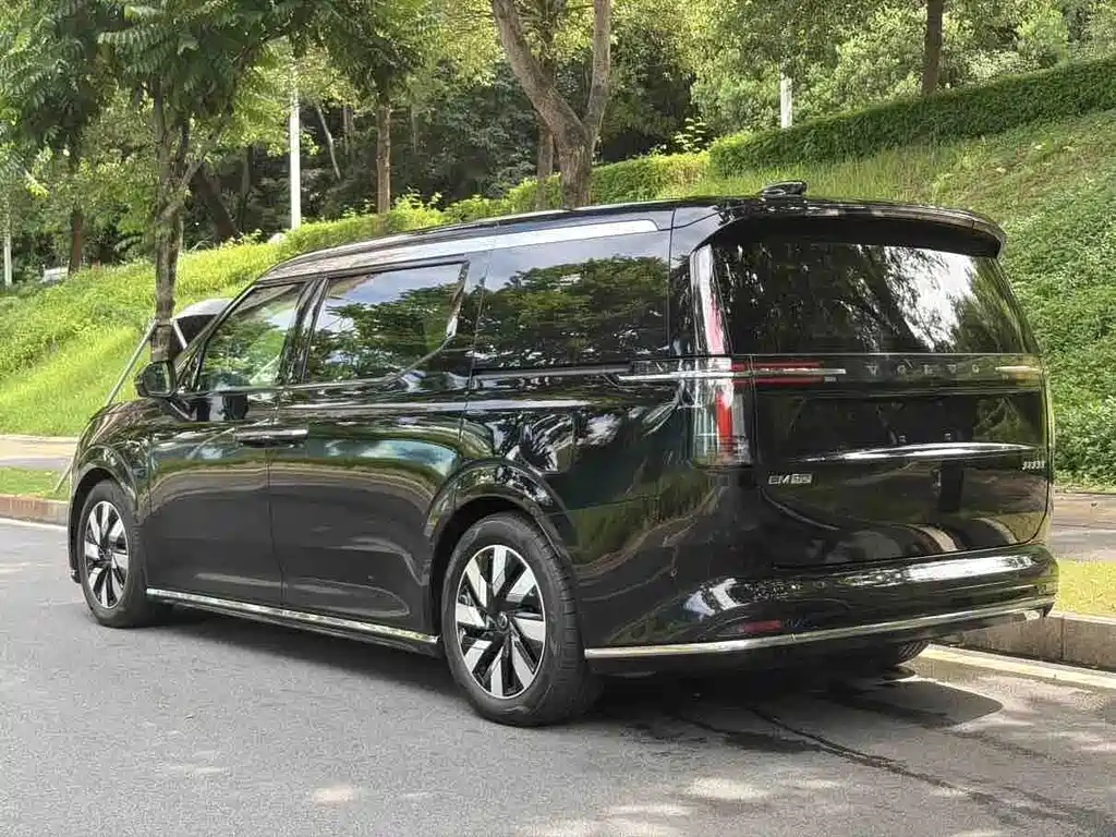Volvo EM90 — миниатюра 3