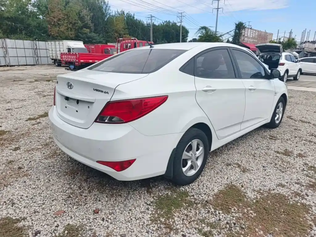 Hyundai Verna — миниатюра 7