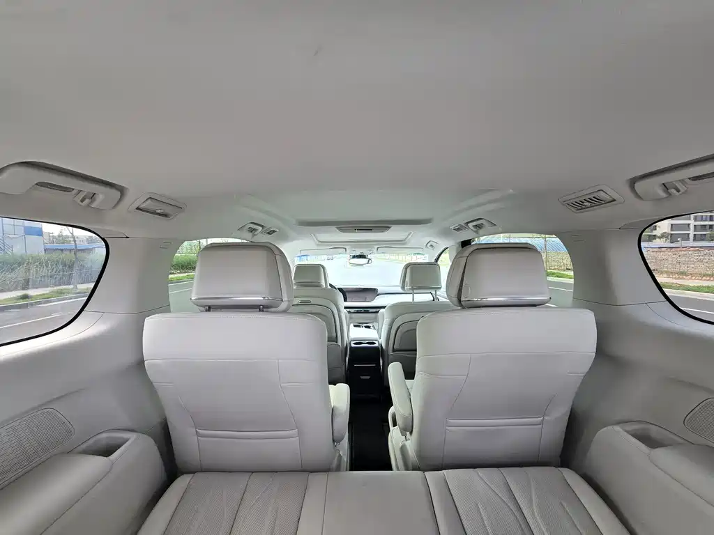 Buick GL8 Hybrid — миниатюра 5