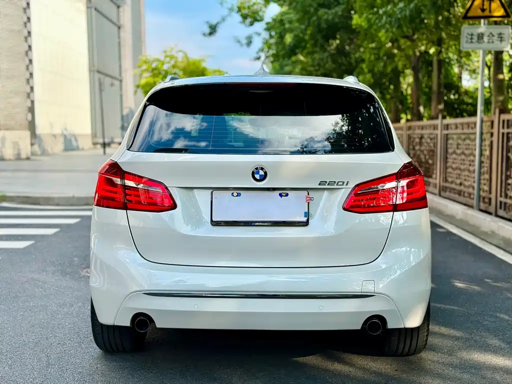 BMW 2 Series Active Tourer (Import) — миниатюра 5