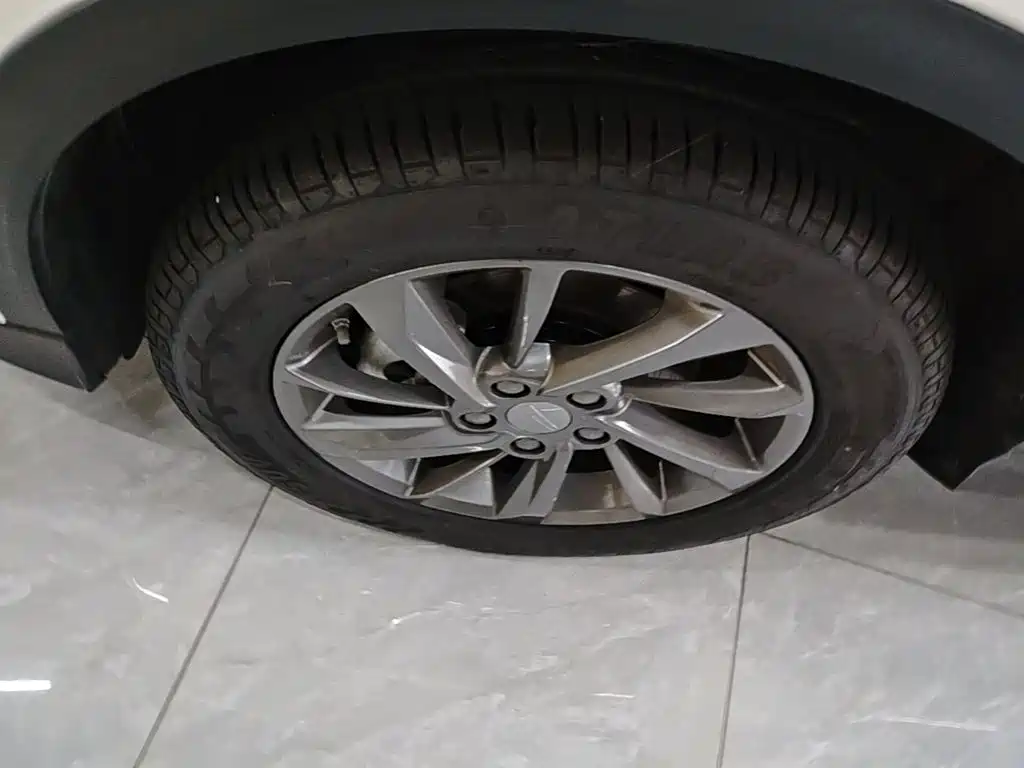 Geely Binyue — миниатюра 23