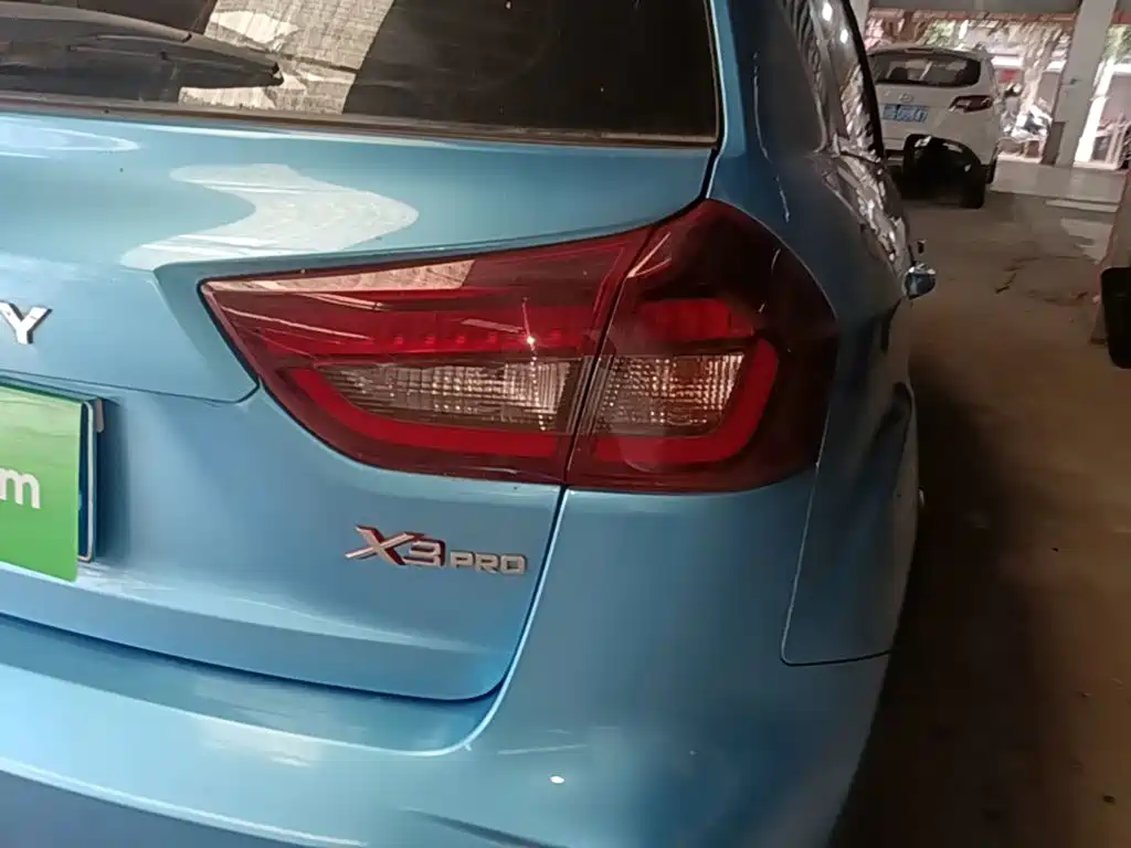 Geely Vision X3 — миниатюра 8