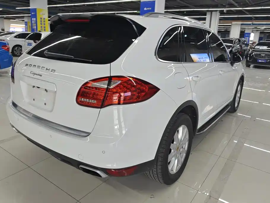 Porsche Cayenne — миниатюра 3