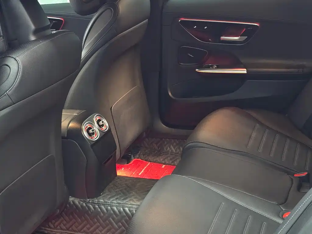 Mercedes-Benz C-Class — миниатюра 12