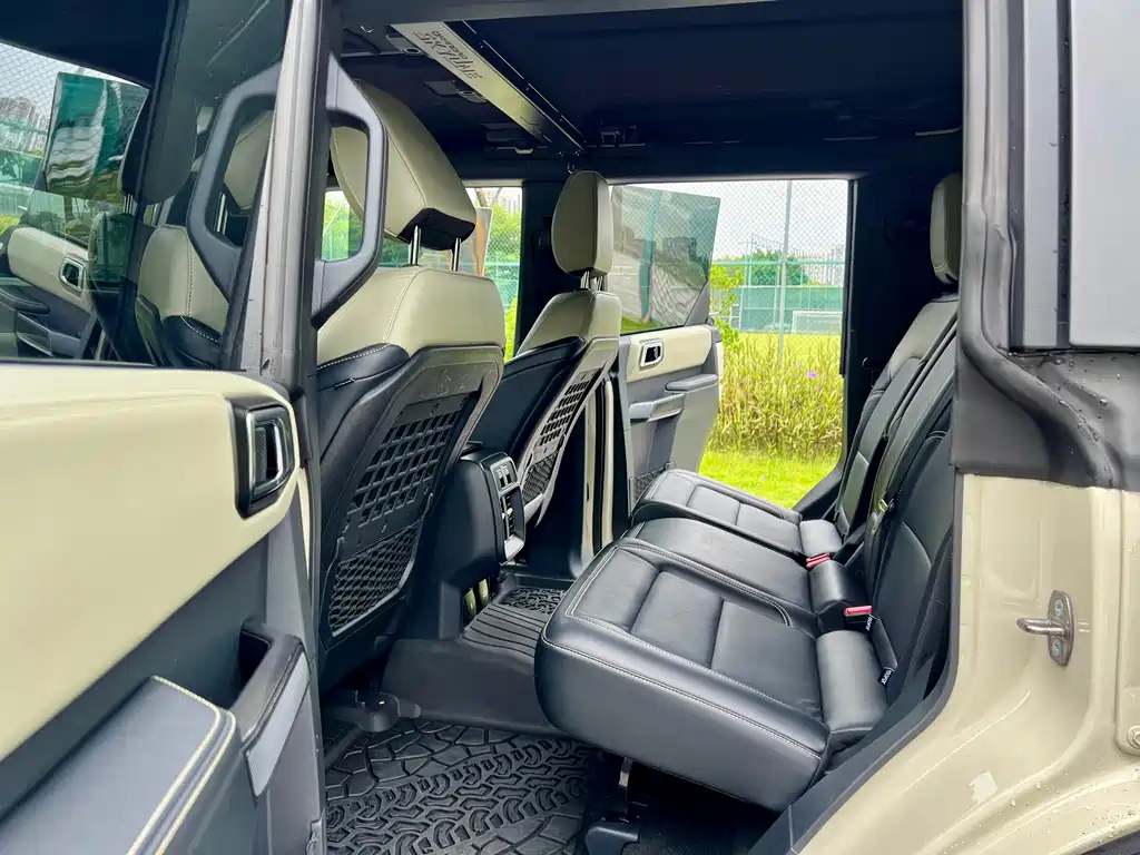 Ford Bronco — миниатюра 10