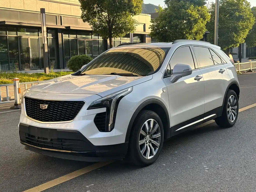 Купить Cadillac XT4