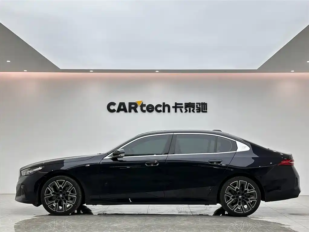 BMW 5 Series 5 2025 530Li Premium M Sport