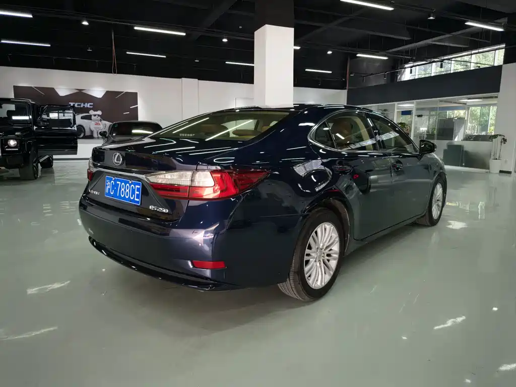 Lexus ES — миниатюра 10
