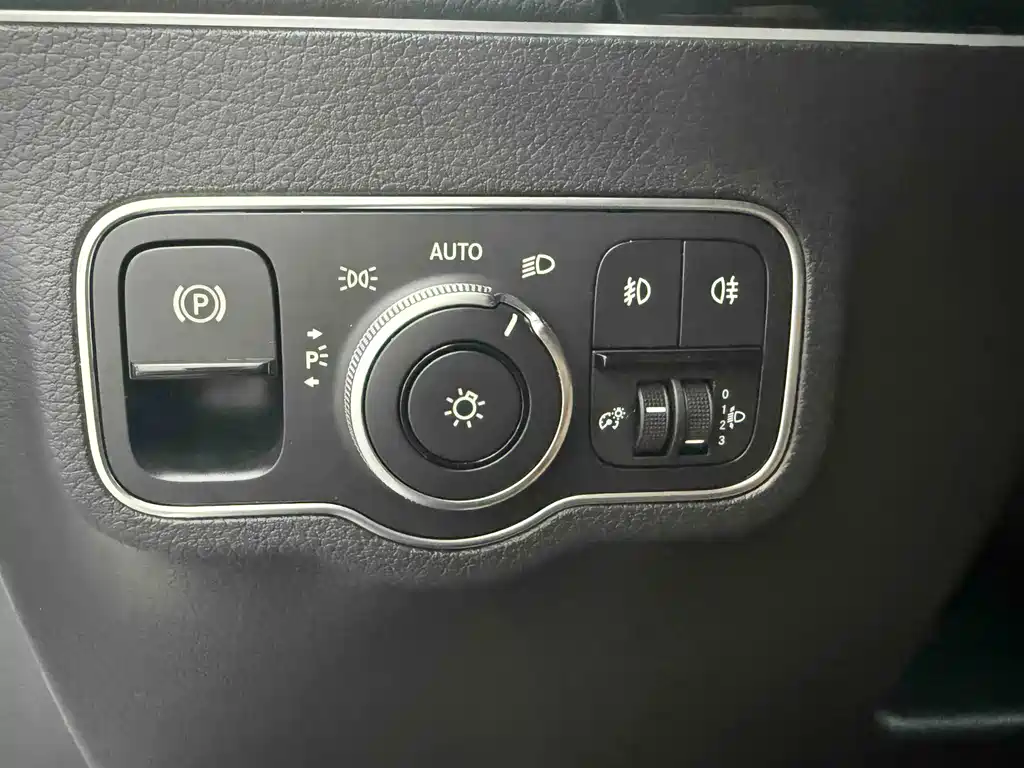 Mercedes-Benz GLA — миниатюра 9