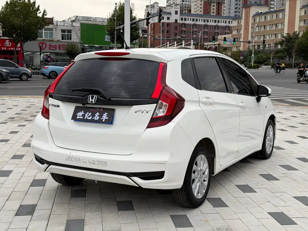 Honda Fit — миниатюра 8
