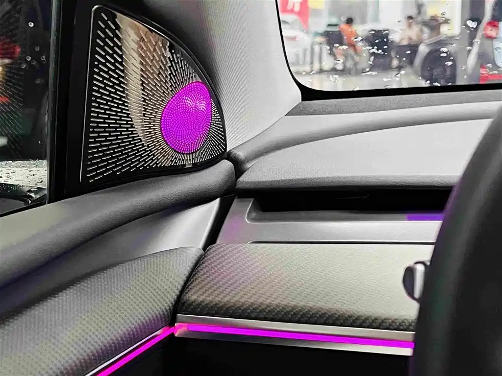 Tesla Model Y — миниатюра 15