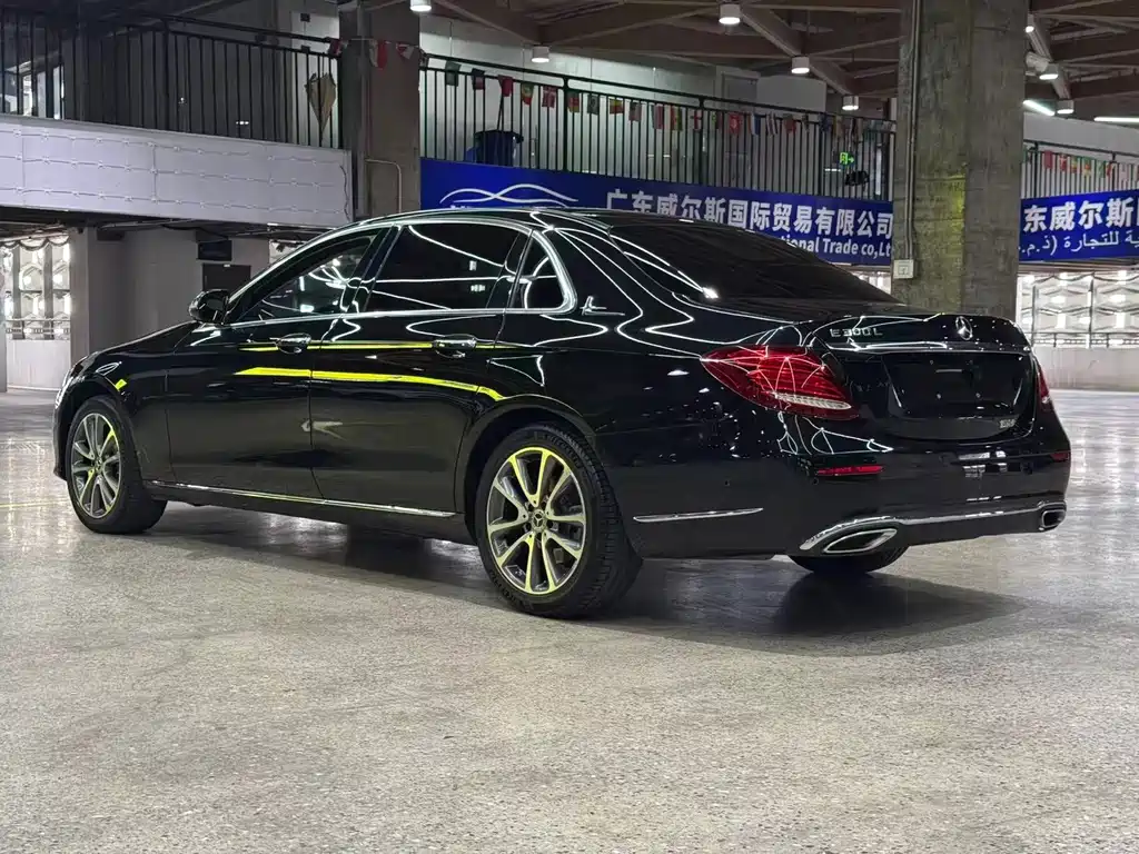 Mercedes-Benz E-Class — миниатюра 9